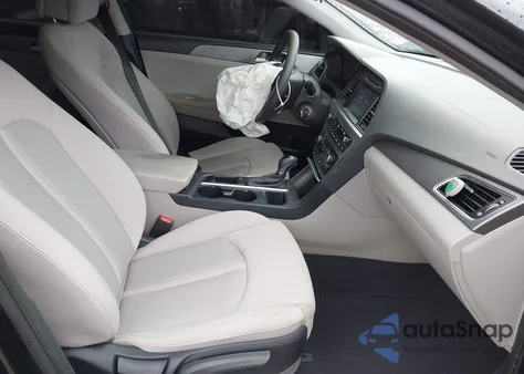 2017 Hyundai Sonata Se z USA, uszkodzony, nr VIN 5NPE24AFXHH452269